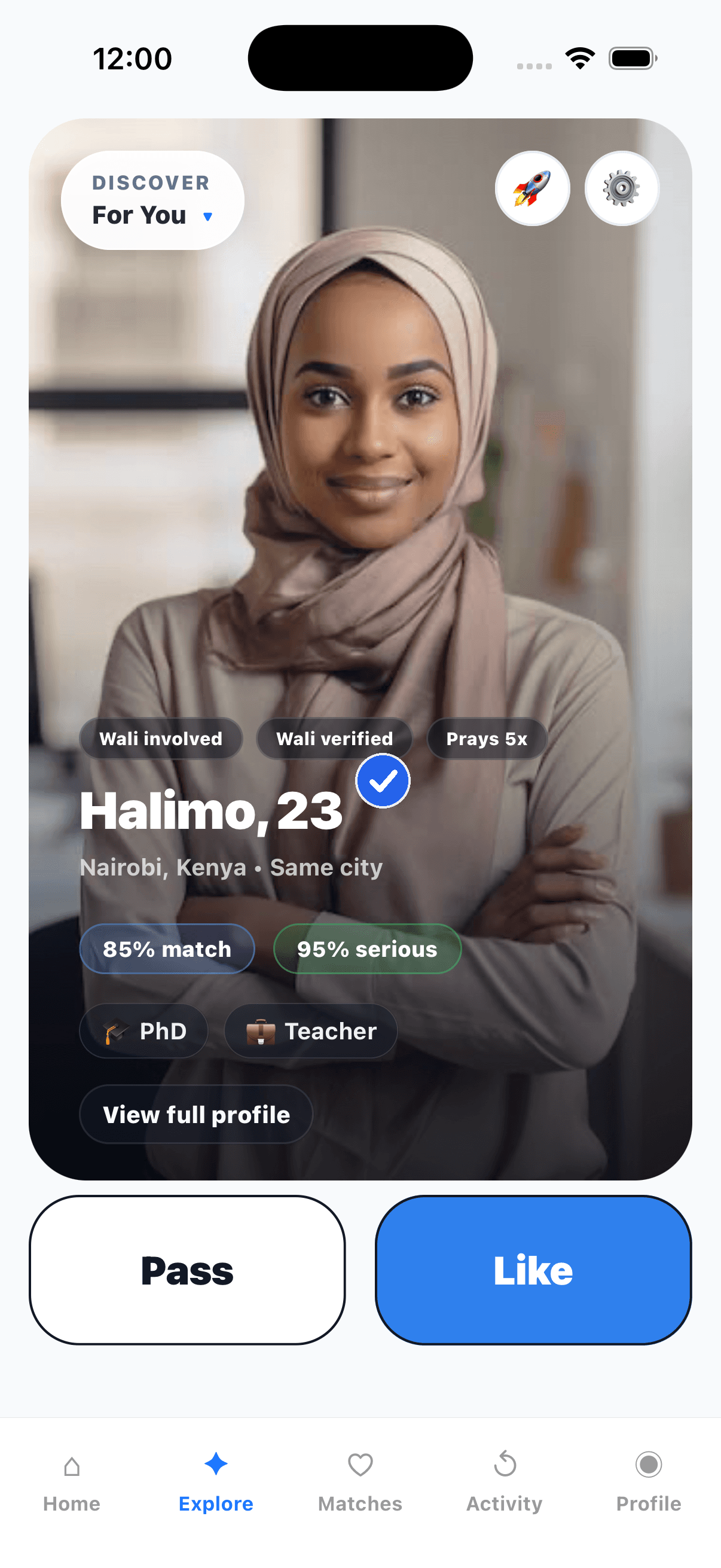 Somali Guur Explore screen — verified profile of Halimo, 23, from Nairobi, with Wali involvement, prayer level, match score and family-progress flow.